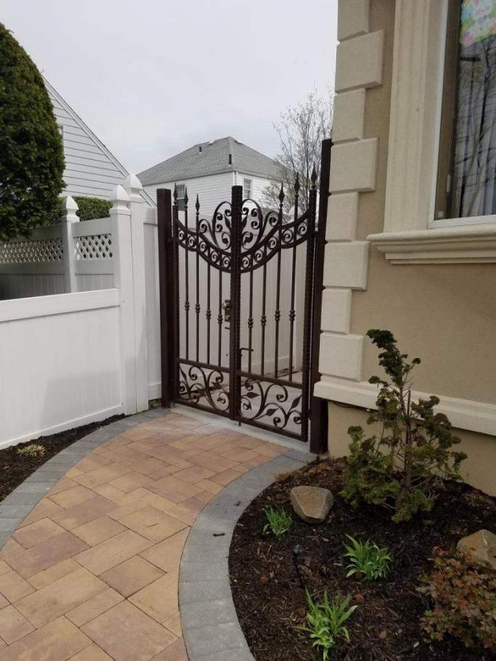 Iron Gates Queens
