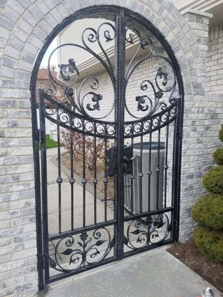 Custom Gates Queens