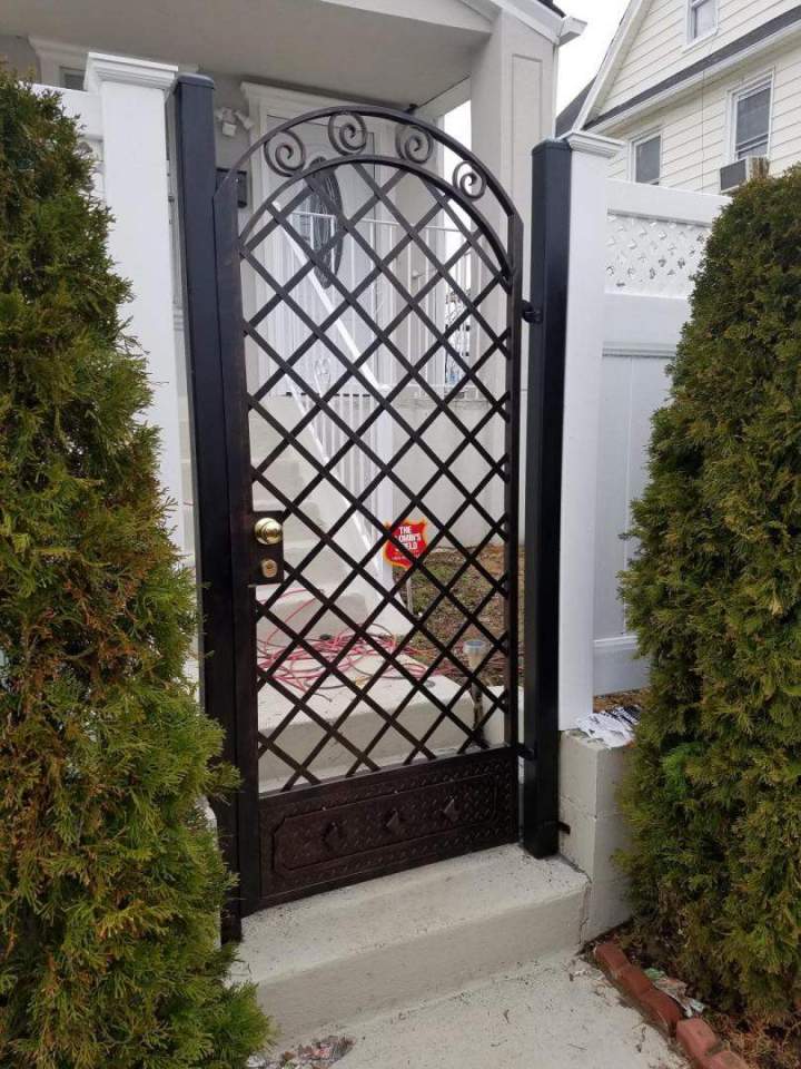 Custom Gates Queens