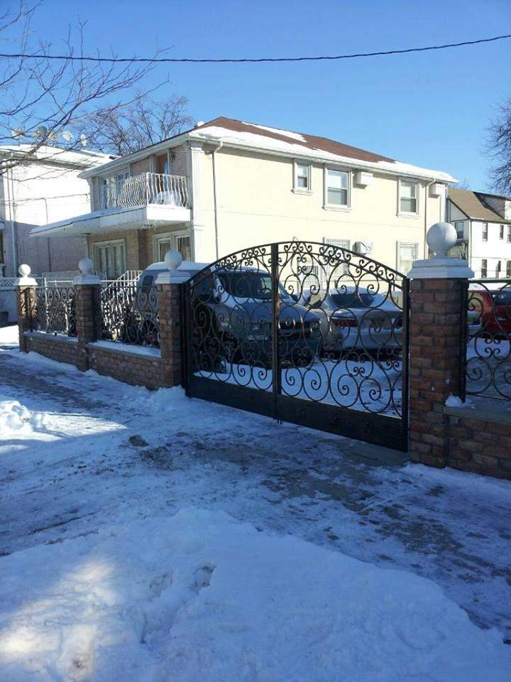 Custom Gates Queens