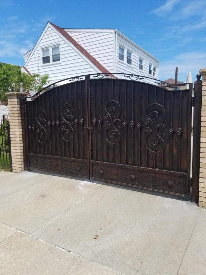 Iron Gates Queens