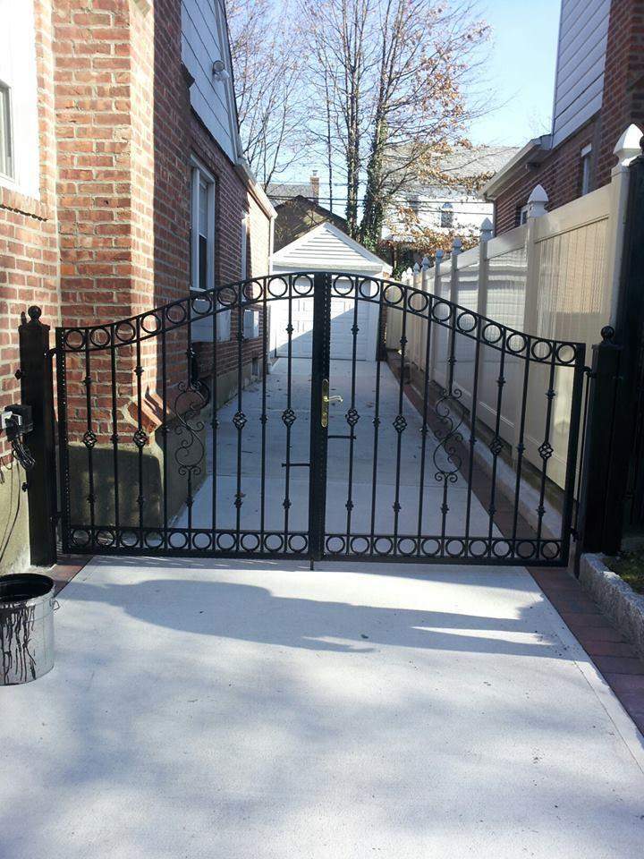 Custom Gates Queens