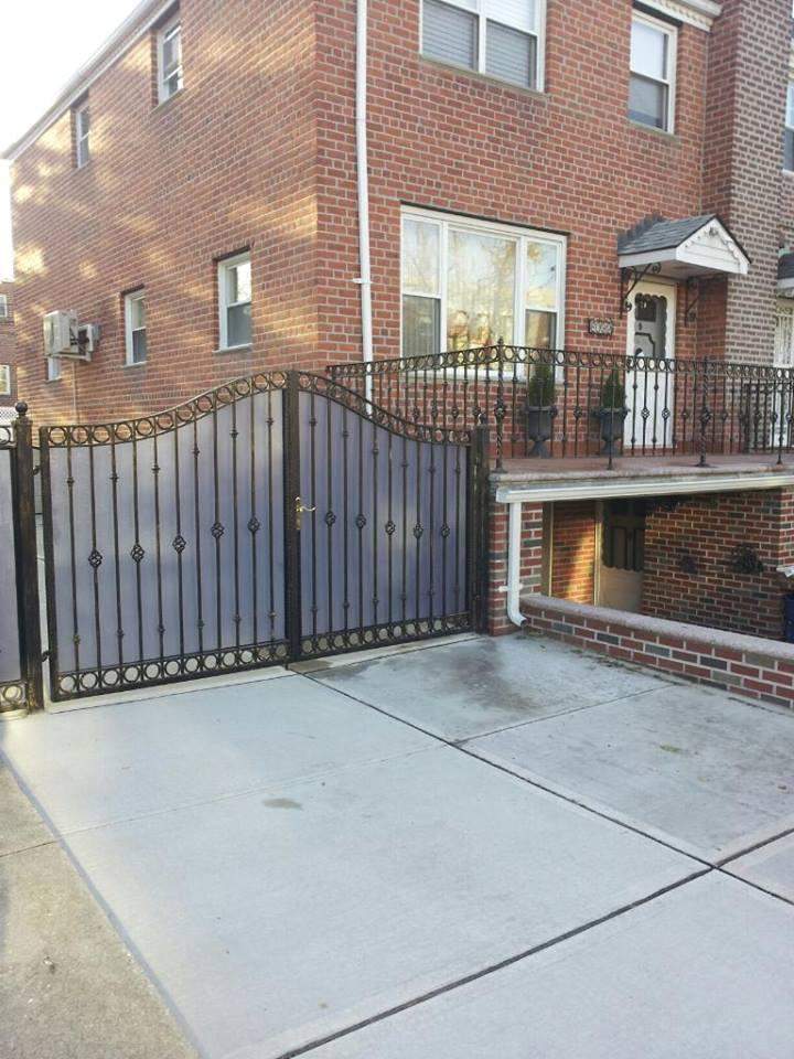 Custom Gates Queens
